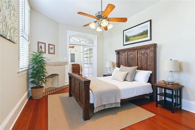 Building Photo - 5705 Prytania St