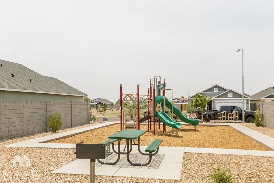 Building Photo - 4731 S 38th Ln