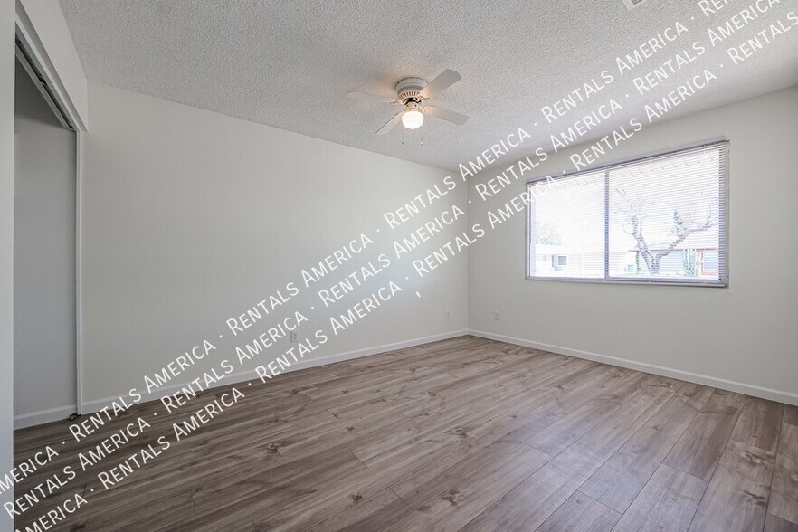 Building Photo - 3704 S Terrace Rd