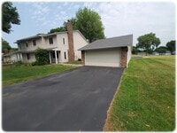 Building Photo - 9358 Ranchview Ln N