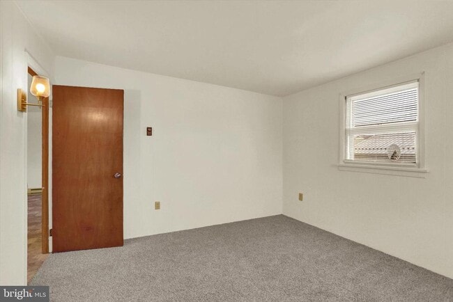 Building Photo - 105 W Main St