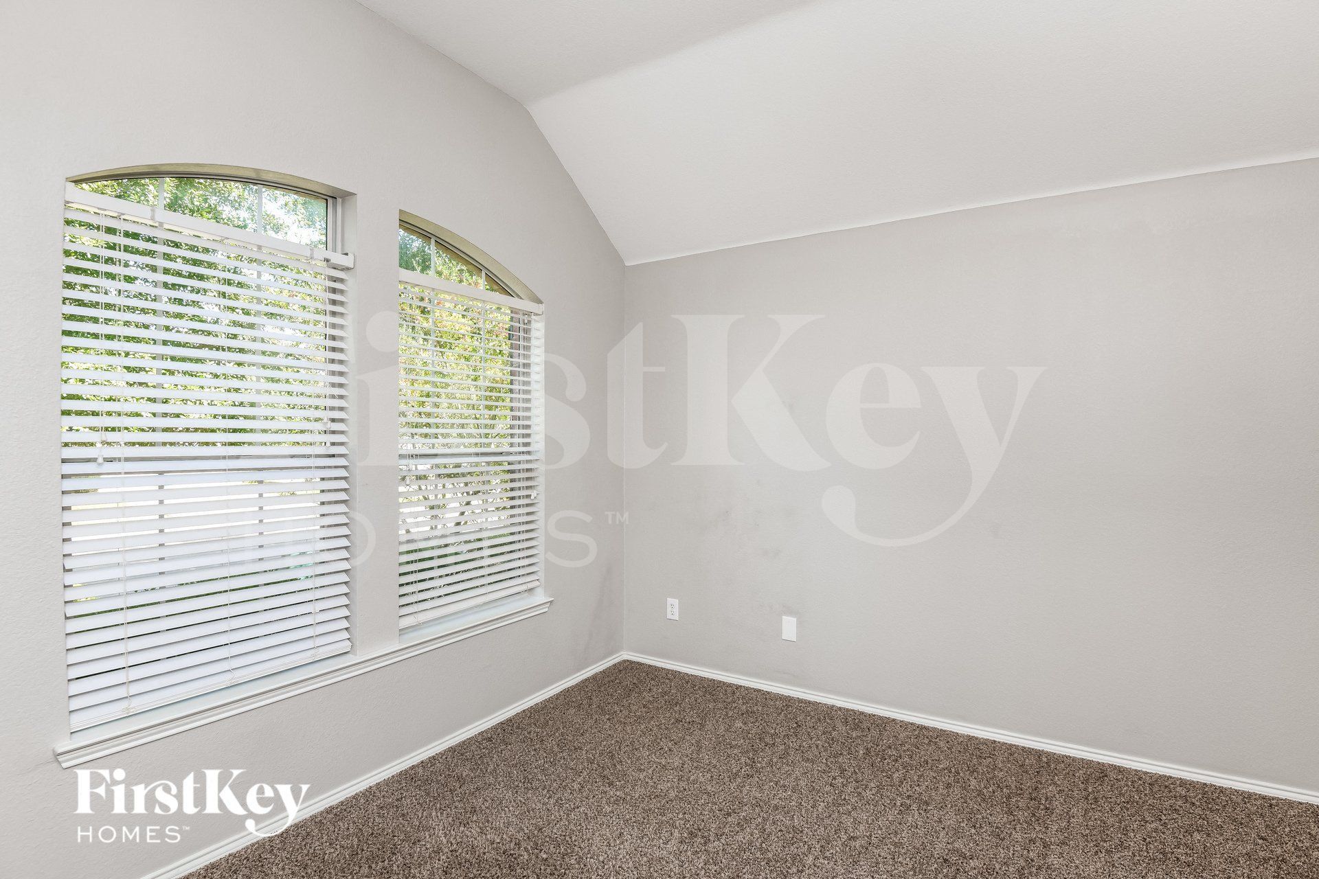 Building Photo - 423 Hackberry Dr