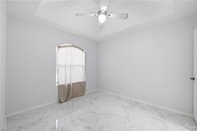 Building Photo - 22 E Beech St