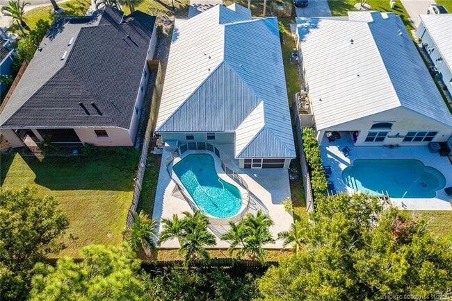 Building Photo - 920 NW Waterlily Pl