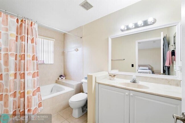 Building Photo - 9090 NW 40th Pl