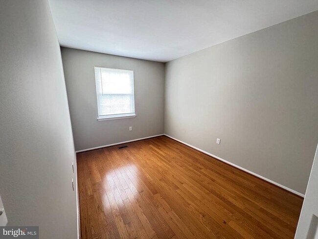 Building Photo - 732 Wilton Farm Dr