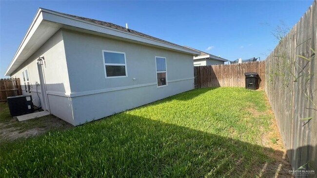 Building Photo - 2108 Redbud Ln