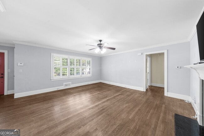 Building Photo - 1911 Fairway Cir NE