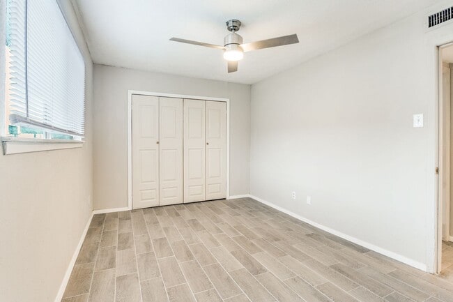 Building Photo - Fully Renovated Condo with Private Pool!