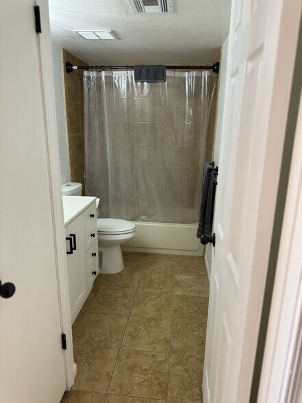 Bathroom - 3626 N 37th St