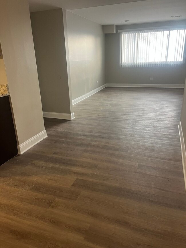 Building Photo - 10640 Brooks Ln