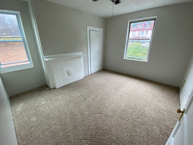 Building Photo - 202 N Balph Ave