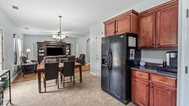 Building Photo - Spacious 3BR Home with Fenced Yard Near Ft. Stewart