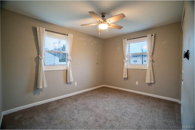 Building Photo - 204 Hillsdale Dr