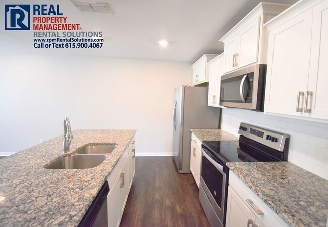 Building Photo - Gorgeous luxury 2BD/2.5BA M'boro townhome across from MTSU! Attached garage & washer/dryer!