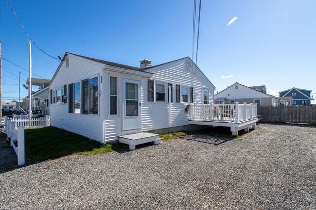 Building Photo - 23 Diane Ln