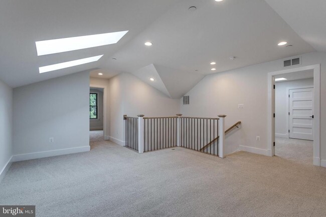 Building Photo - 5615 McLean Dr