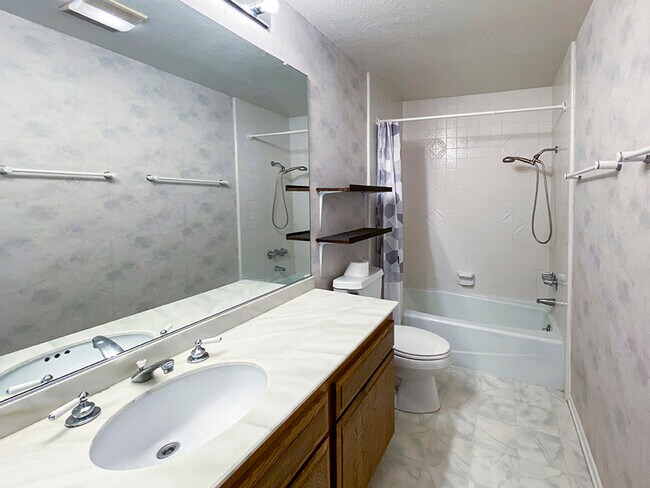 Building Photo - 14539 Benefit St