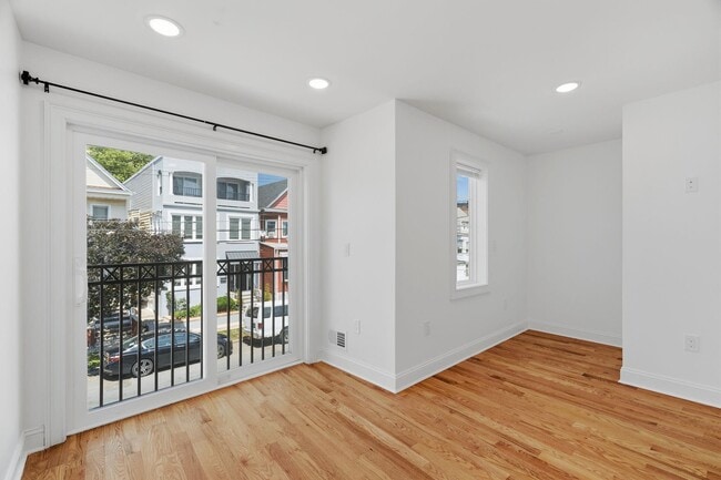 Building Photo - 14 W 49th St