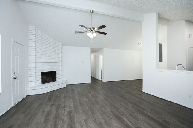 Building Photo - 19938 Laurel Trail Dr