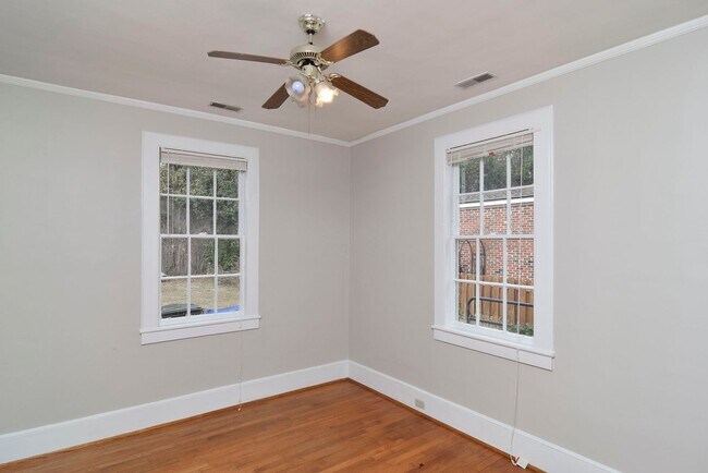 Building Photo - Charming 3 Bedroom Home in Desirable Heath...