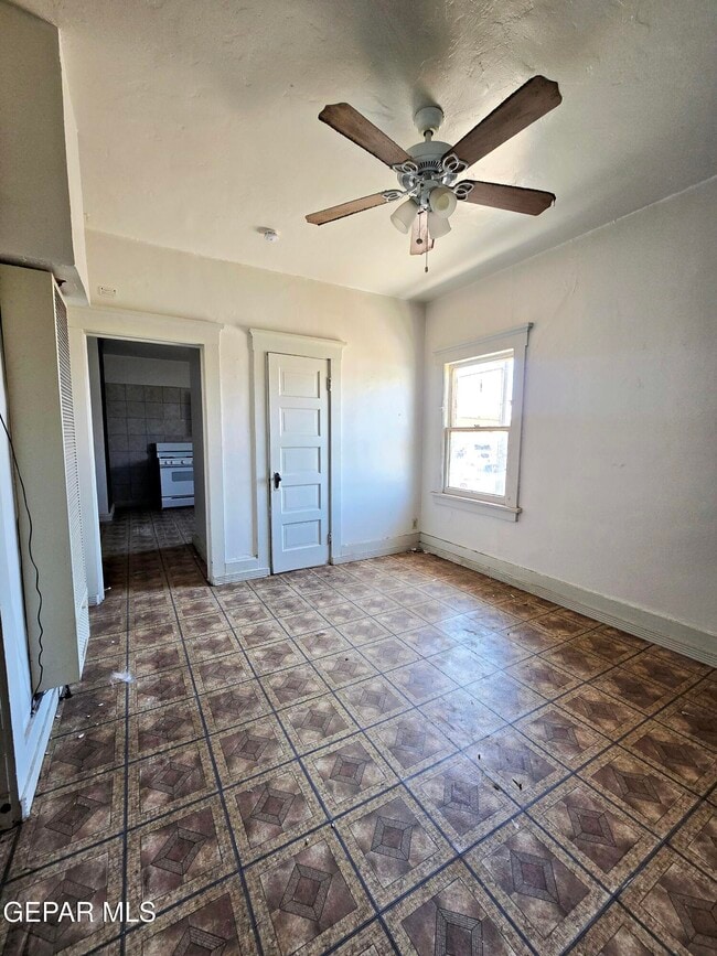 Building Photo - 2526 Yandell Dr