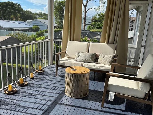 Building Photo - 1337 Center Ln