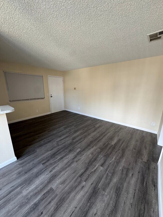 Interior Photo - 4828