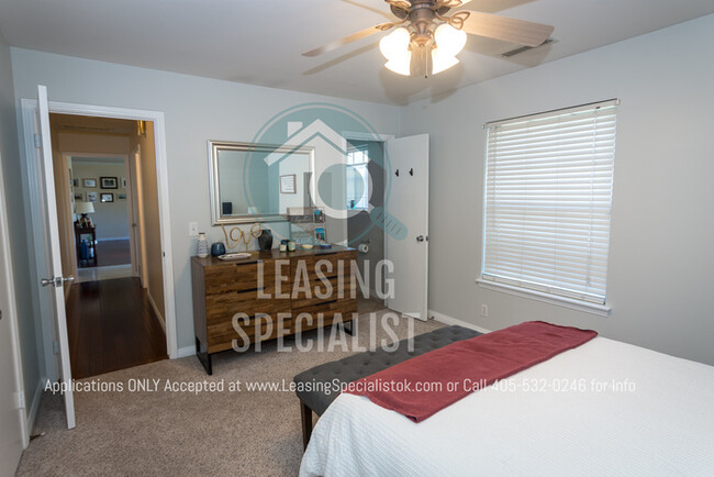 Building Photo - HALF OFF 1st MONTHS RENT on This North Wes...