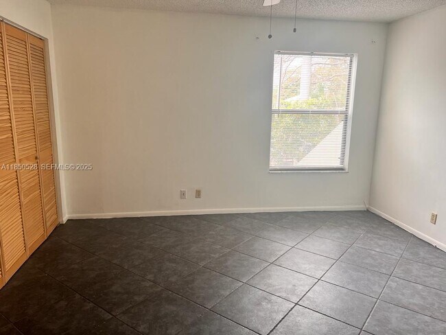 Building Photo - 17 Crossings Cir