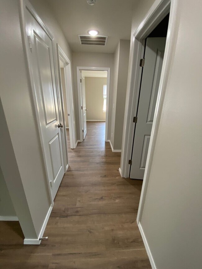 Building Photo - Great spacious home in Willard