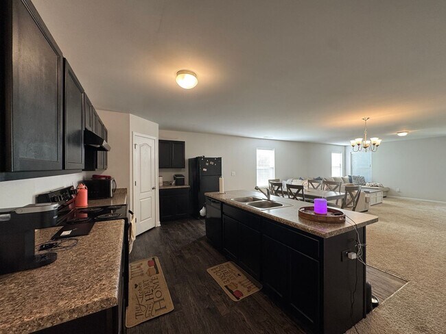 Building Photo - Beautiful 3 Bed 2 Bath Home in Stedman