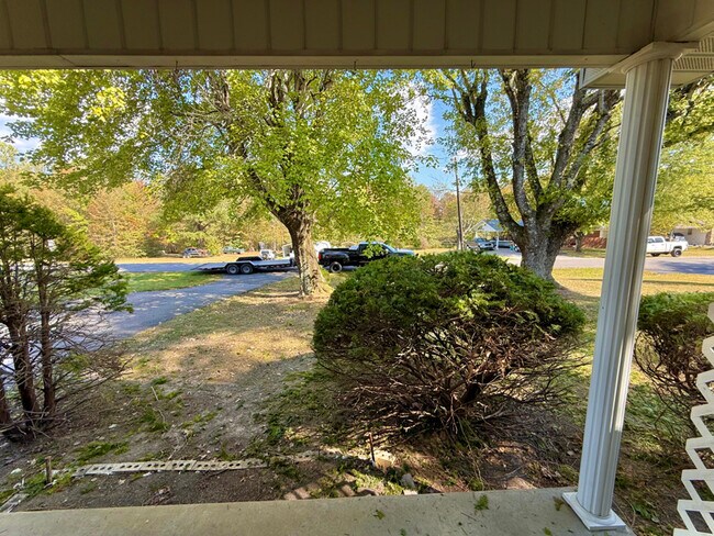 Building Photo - 597 Bluebird Dr