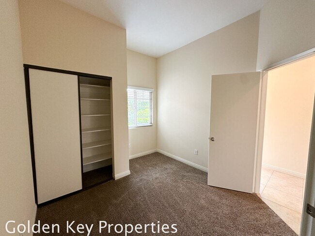 Building Photo - End-unit condo in the Villas of Calavera H...