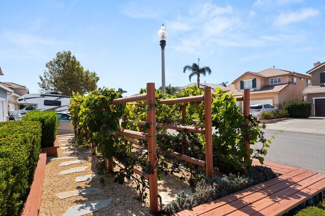 Building Photo - Beautiful 2 Story Home