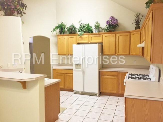 Building Photo - MOVE IN SPECIAL of $300 Off First Months Rent