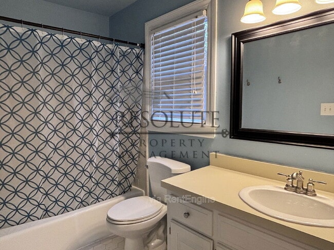 Building Photo - 207 Leeward Ct