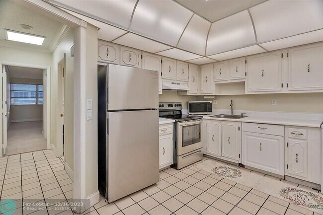 Building Photo - 4020 Galt Ocean Dr