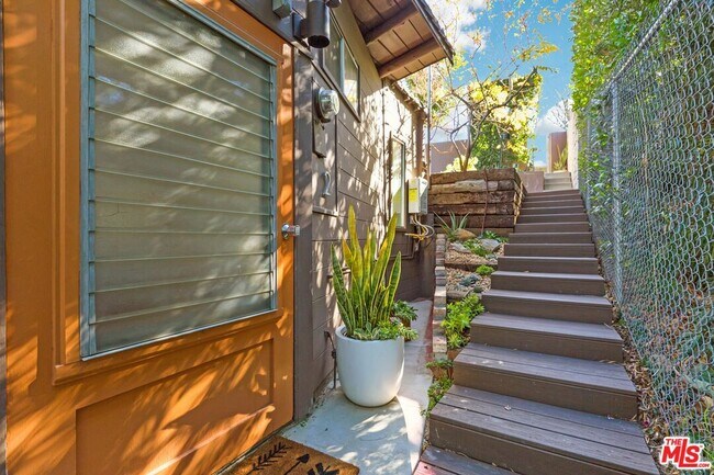 Building Photo - 3601 Berry Dr