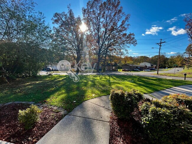 Building Photo - 3721 Connelly Ln