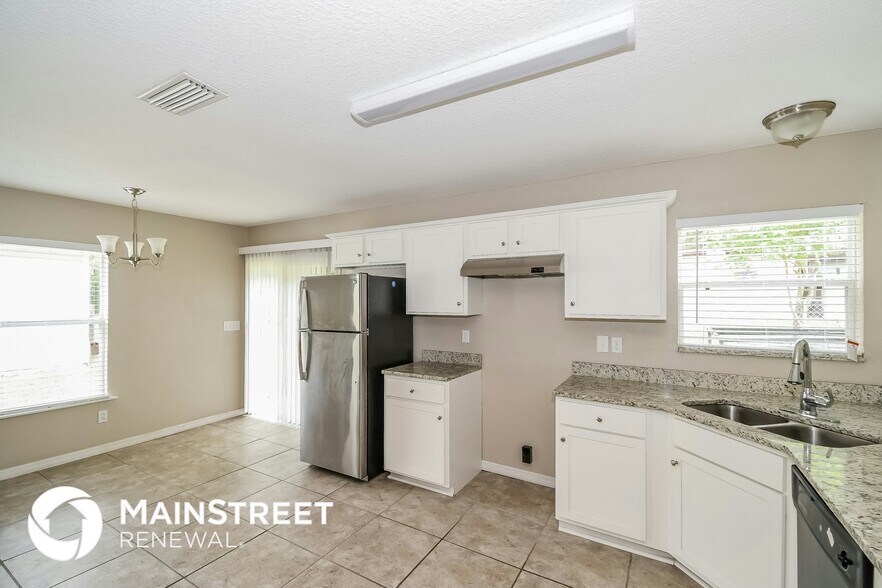 Building Photo - 523 E 55th St