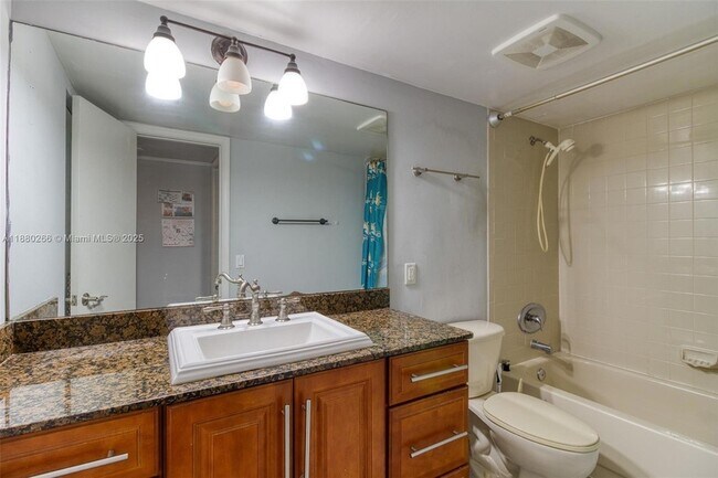 Building Photo - 115 Lake Emerald Dr