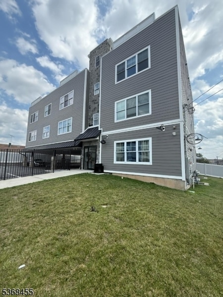 Primary Photo - 285 E 17th St