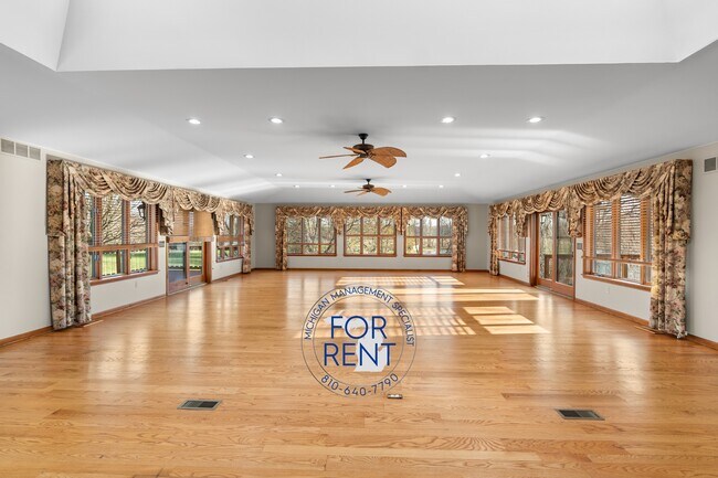 Building Photo - 7255 E Baldwin Rd