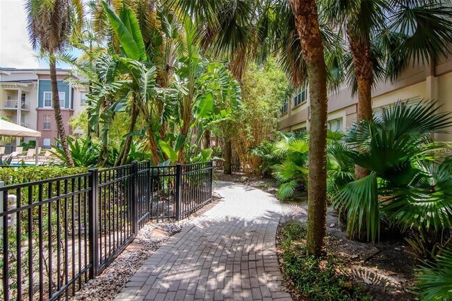 Building Photo - 504 S Armenia Ave