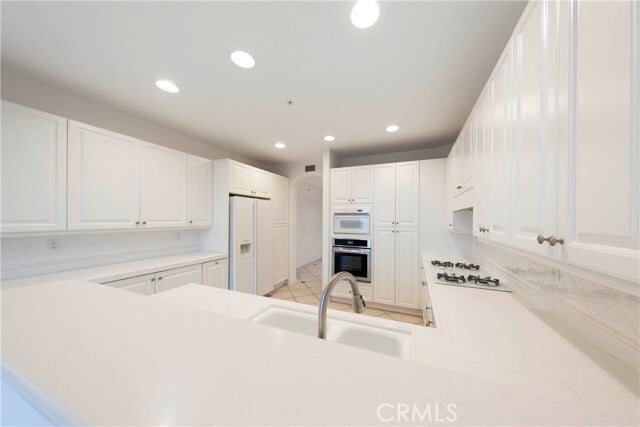 Building Photo - 19 Lucania Dr