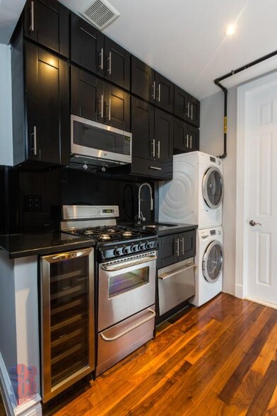 Building Photo - 221 E 23rd St
