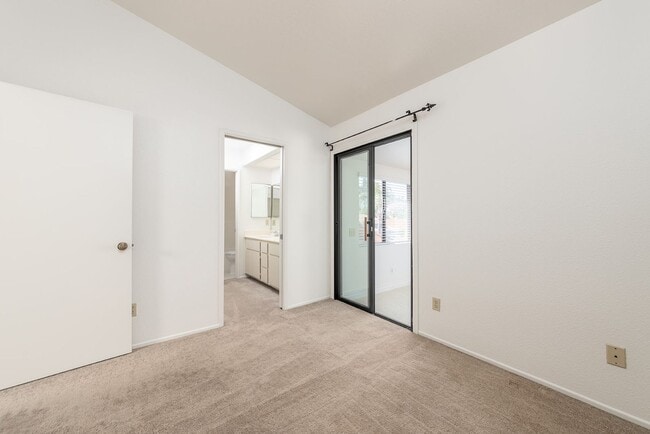 Building Photo - Lovely 4 bedroom Oceanside home!