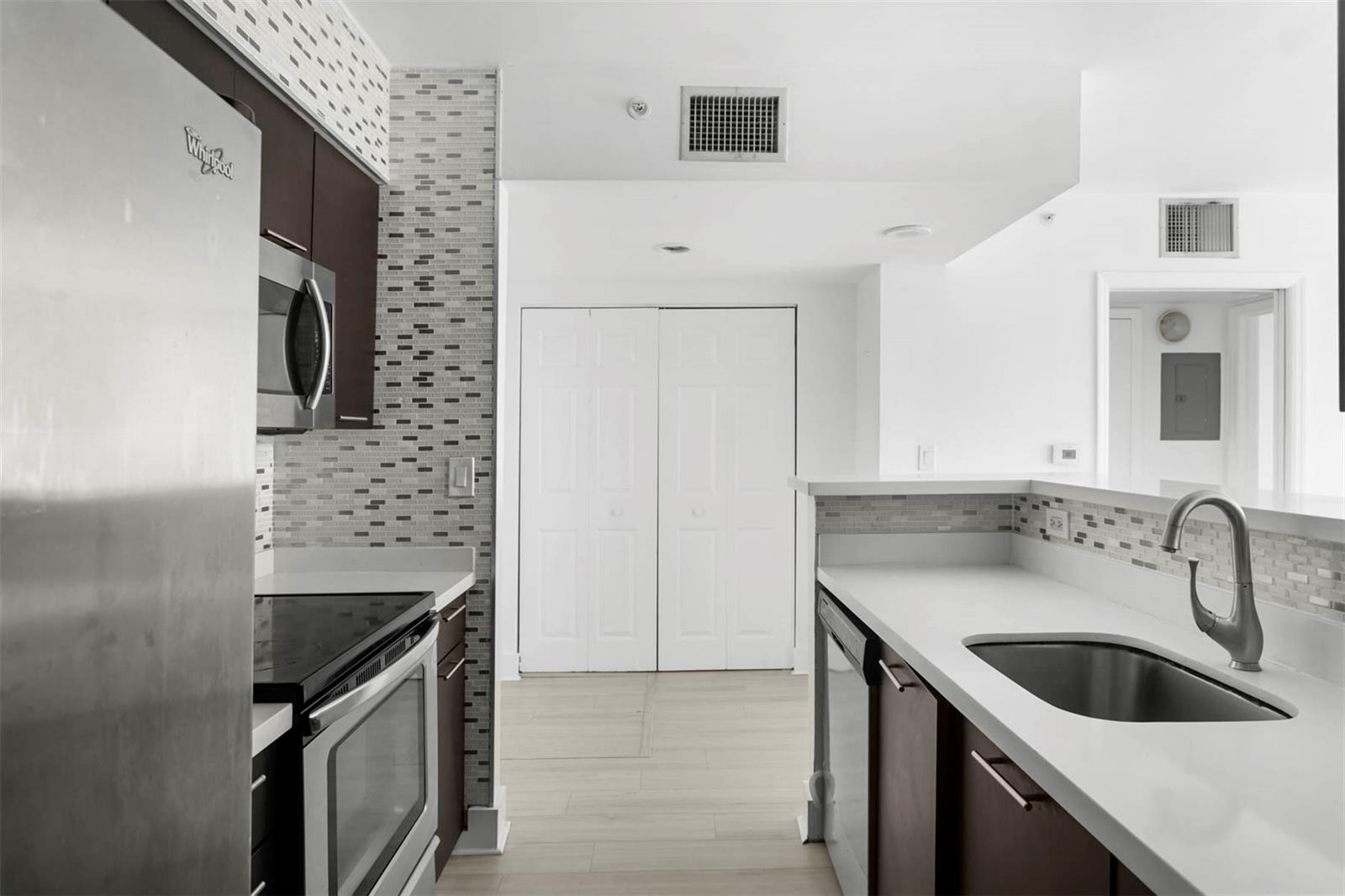 Building Photo - 1155 Brickell Bay Dr