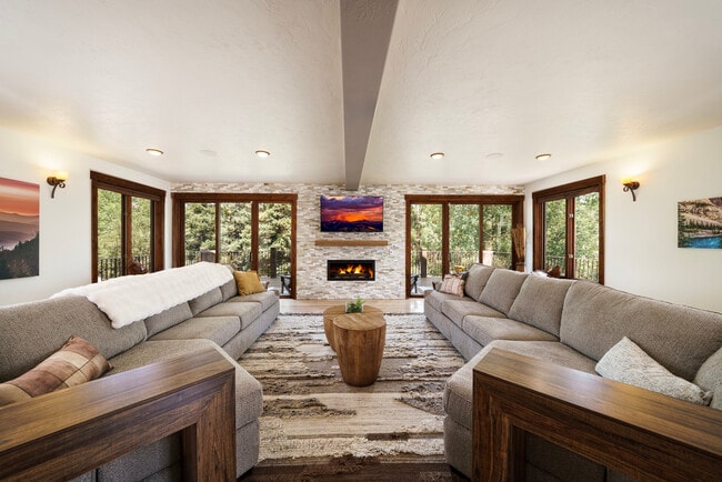 Building Photo - 35021 US-6